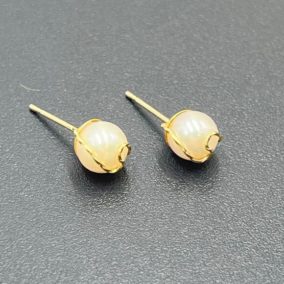 14K Yellow Gold Caged Wrapped 6mm Cream Prong Set Pearl Stud Earrings - Picture 1 of 10